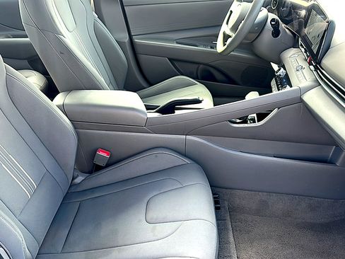 Used 2024 Hyundai Elantra SEL image 23