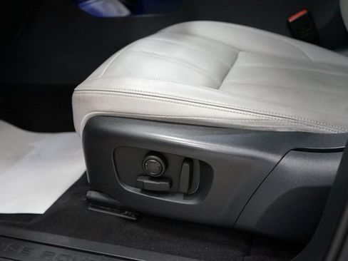 Used 2020 Land Rover Range Rover Evoque SE image 31