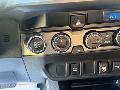 Used 2022 Toyota Tacoma 4x4 Double Cab image 17