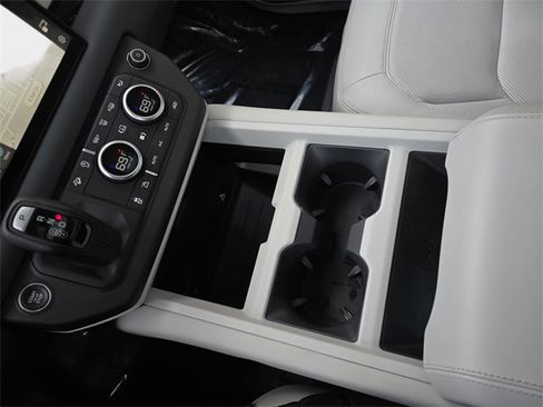 Used 2025 Land Rover Defender 110 S image 27