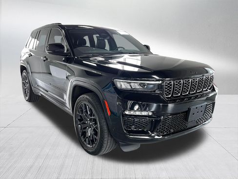 Used 2025 Jeep Grand Cherokee Summit w/ Obsidian Package AWD/4WD image 3