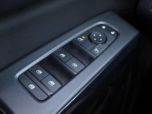 Certified 2025 Nissan Pathfinder SV w/ SV Premium Package FWD image 21