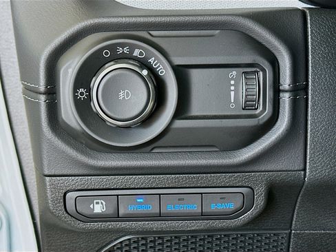 Used 2025 Jeep Wrangler Sahara image 16