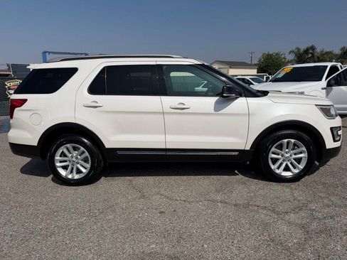 Used 2017 Ford Explorer XLT w/ Equipment Group 202A FWD image 4