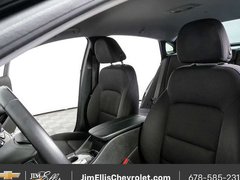 Used 2017 Chevrolet Malibu LT image 5