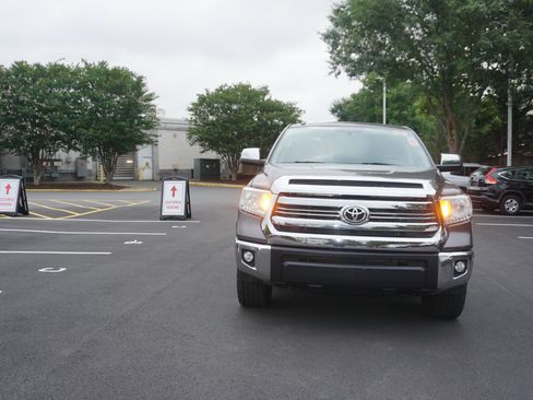 Used 2015 Toyota Tundra Limited w/ Limited Premium Package AWD/4WD image 2