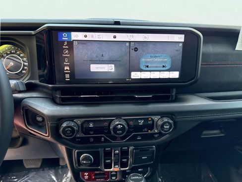 Certified 2024 Jeep Gladiator Rubicon image 14