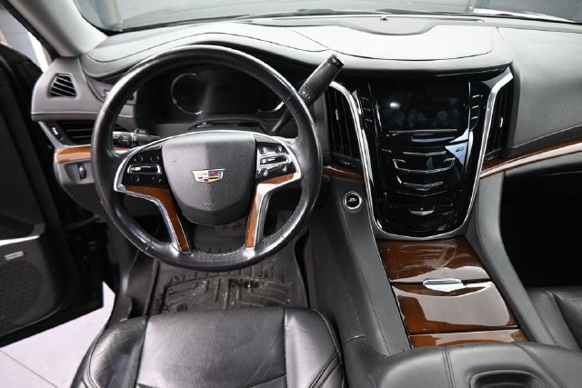 Used 2020 Cadillac Escalade ESV Premium Luxury AWD/4WD image 21