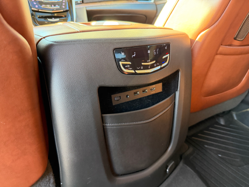 Used 2019 Cadillac Escalade Premium Luxury AWD/4WD image 58