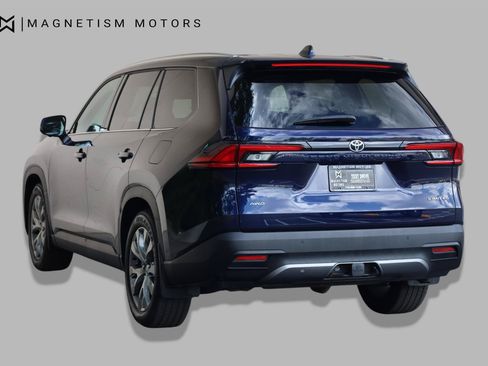 Used 2025 Toyota Grand Highlander AWD image 7