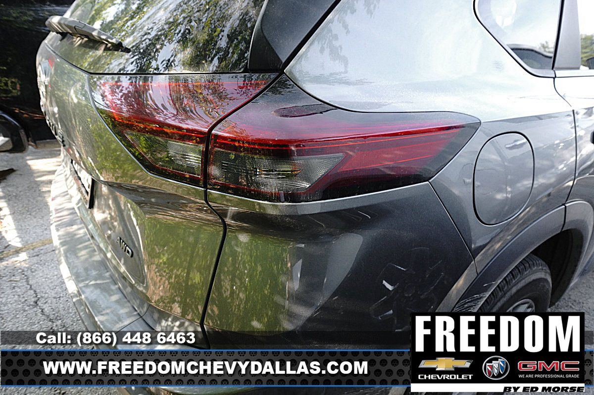 Used 2024 Nissan Rogue S AWD/4WD image 9