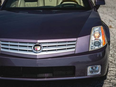 Used 2004 Cadillac XLR image 32