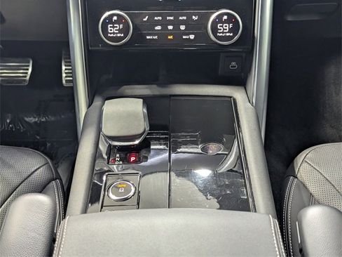 Used 2023 Land Rover Discovery S R-Dynamic image 10