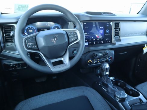 New 2025 Ford Bronco 4-Door image 2