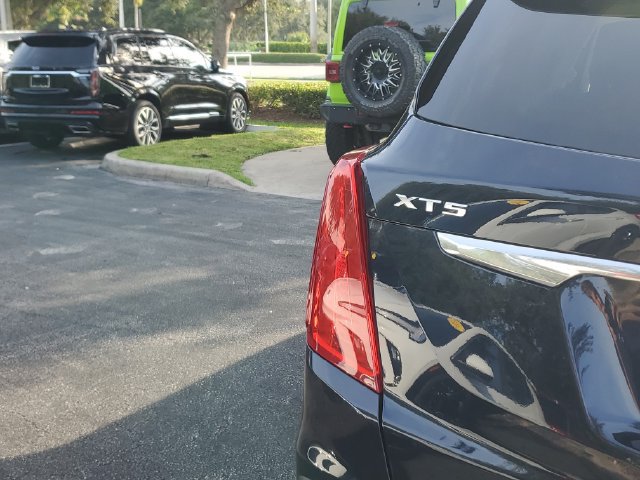 Certified 2017 Cadillac XT5 Luxury w/ Driver Awareness Package FWD image 28