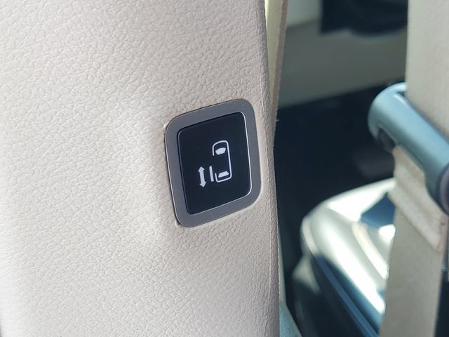 Used 2023 Chrysler Pacifica Touring-L FWD image 35