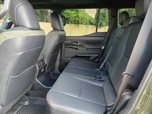 Used 2024 Lexus GX 550 AWD/4WD image 14