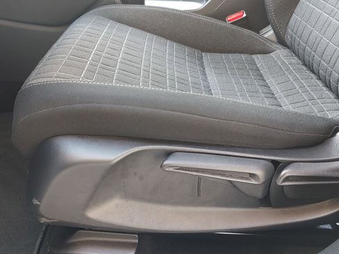 Used 2023 Honda HR-V LX image 3