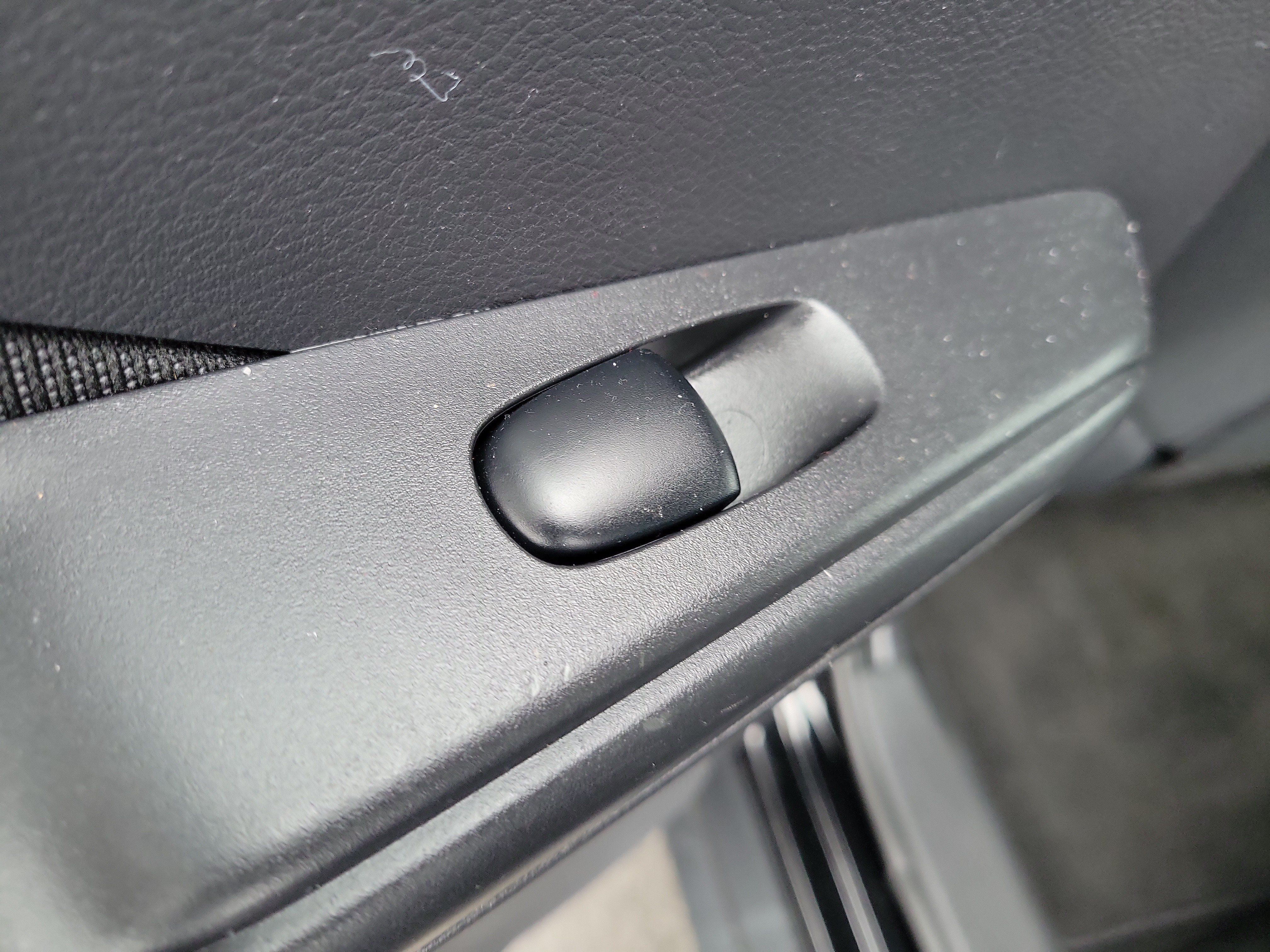 Used 2023 Nissan Kicks S FWD image 14