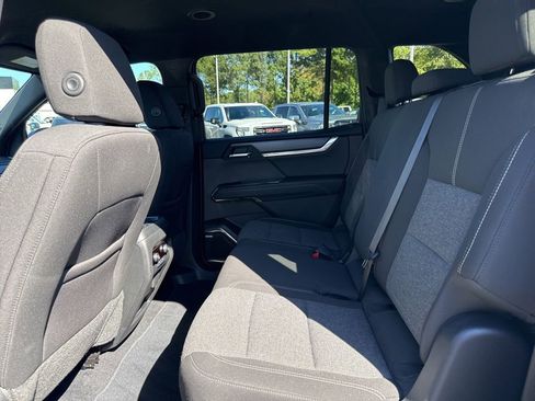 Used 2025 GMC Acadia Elevation image 11