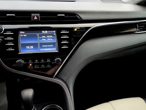 Certified 2018 Toyota Camry LE FWD image 29