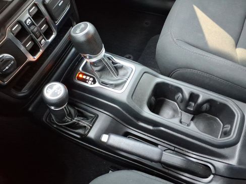 Used 2021 Jeep Wrangler Unlimited Sahara AWD/4WD image 19