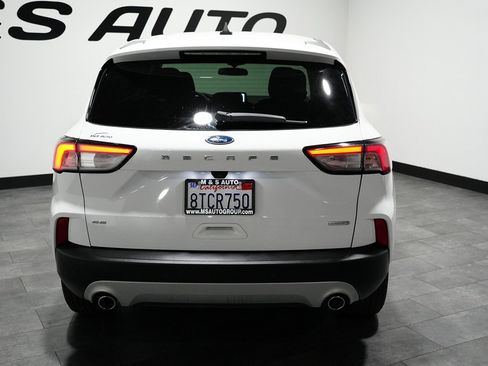 Used 2020 Ford Escape SE image 10