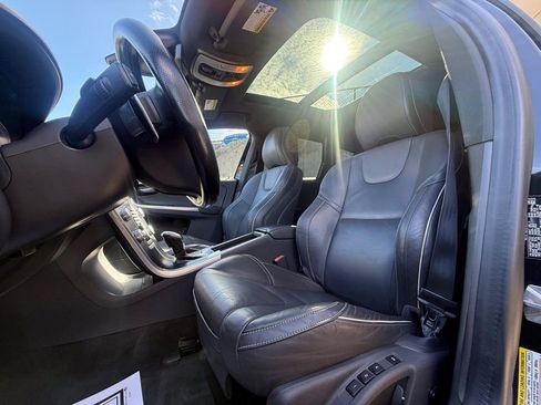 Used 2016 Volvo XC60 T6 R-Design image 14