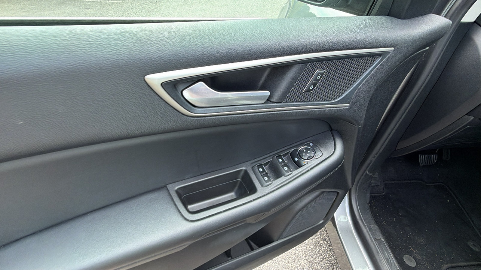 Used 2024 Ford Edge SEL AWD/4WD image 15