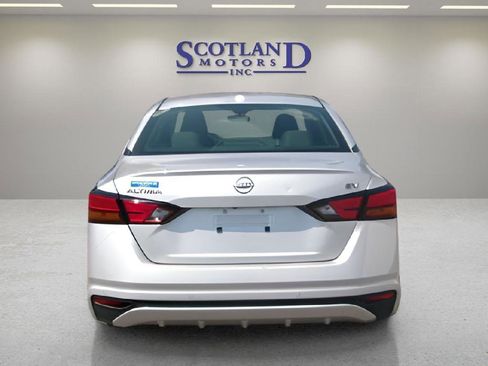 Used 2024 Nissan Altima 2.5 SV FWD image 7