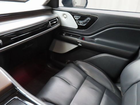 Used 2025 Lincoln Aviator Reserve w/ Equipment Group 201A image 30