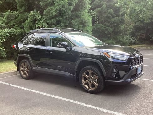 Used 2023 Toyota RAV4 AWD Hybrid image 8