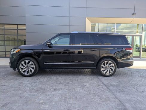 Certified 2024 Lincoln Navigator L Reserve AWD/4WD image 8