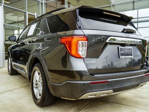 Used 2020 Ford Explorer XLT w/ Equipment Group 202A image 10