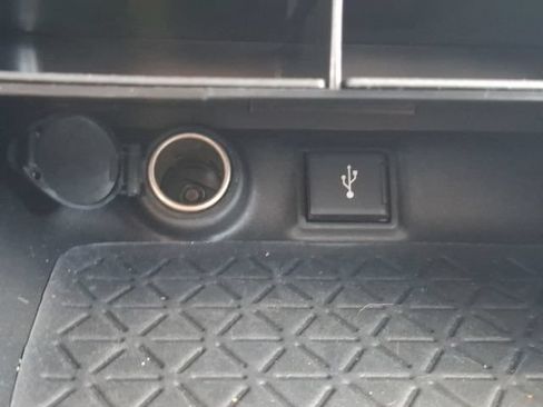 Used 2022 Toyota RAV4 XLE Premium FWD image 25