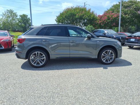 Used 2025 Audi Q3 2.0T Premium w/ Convenience Package AWD/4WD image 5