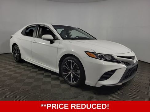 Used 2019 Toyota Camry SE w/ Convenience Package FWD image 2