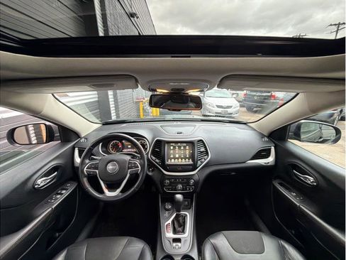 Used 2017 Jeep Cherokee Trailhawk w/ Comfort/Convenience Group image 13