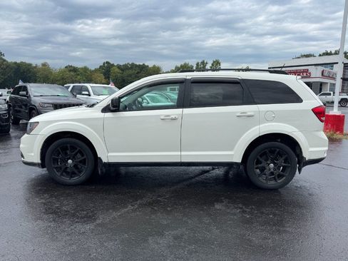 Used 2017 Dodge Journey SXT w/ Blacktop Package FWD image 2