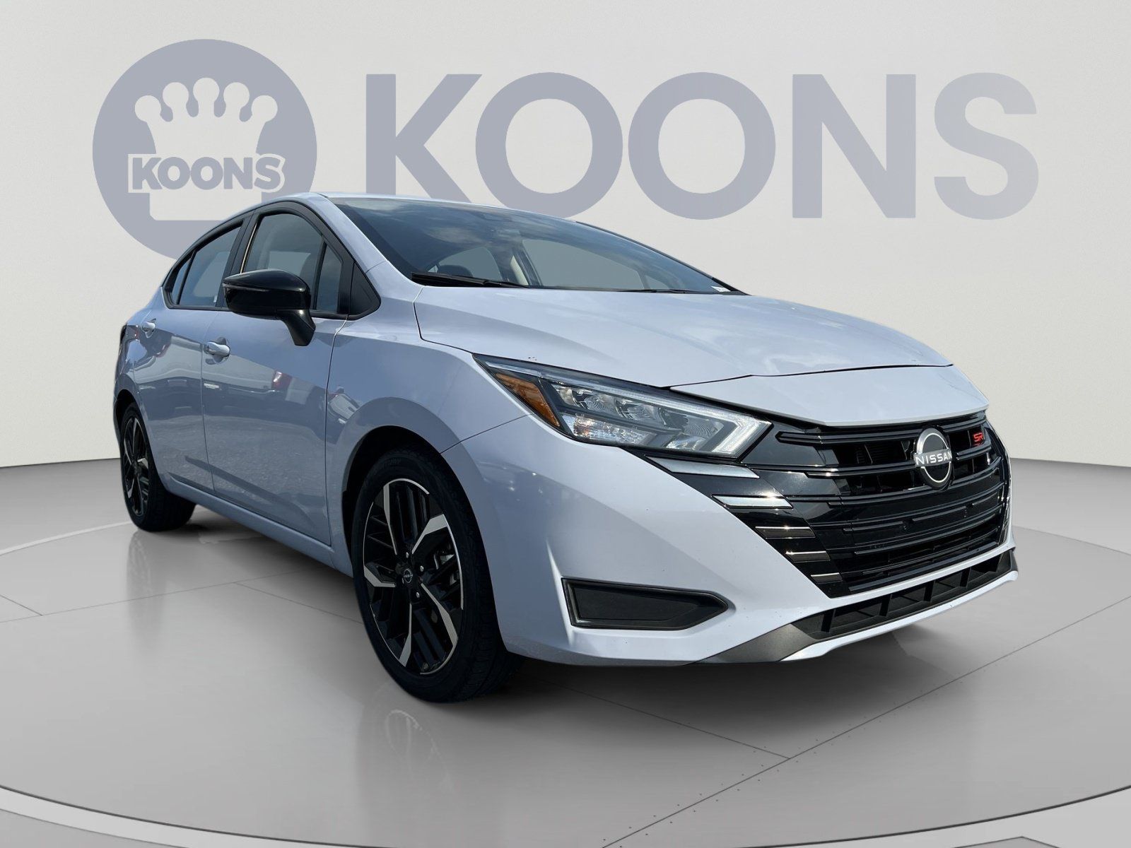 Used 2025 Nissan Versa SR FWD image 10