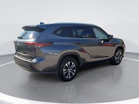 Used 2024 Toyota Highlander Limited AWD/4WD image 3