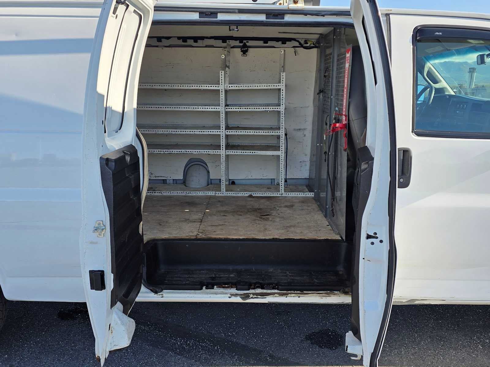 Used 2017 Chevrolet Express 3500 Extended RWD image 14