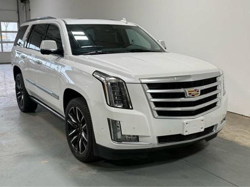 Used 2020 Cadillac Escalade Premium Luxury AWD/4WD image 6