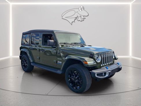 Used 2023 Jeep Wrangler Unlimited Sahara w/ Cold Weather Group AWD/4WD image 6