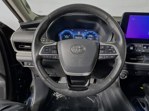 Used 2025 Toyota Grand Highlander AWD Hybrid image 18