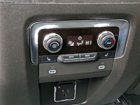 Used 2023 GMC Yukon XL Denali image 31