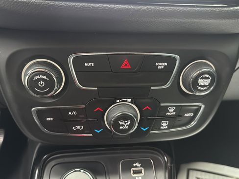 Used 2018 Jeep Compass Limited image 20