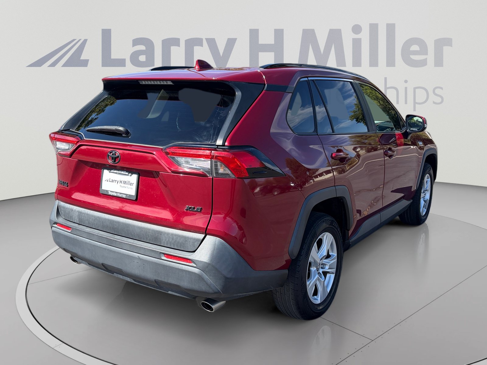 Used 2019 Toyota RAV4 XLE w/ Carpet Mat Package FWD image 5