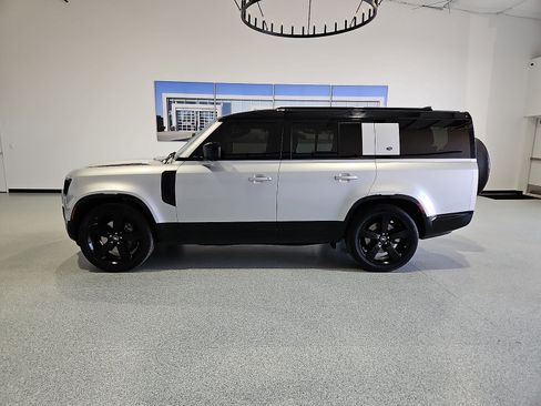 Used 2023 Land Rover Defender 130 X-Dynamic SE AWD/4WD image 5