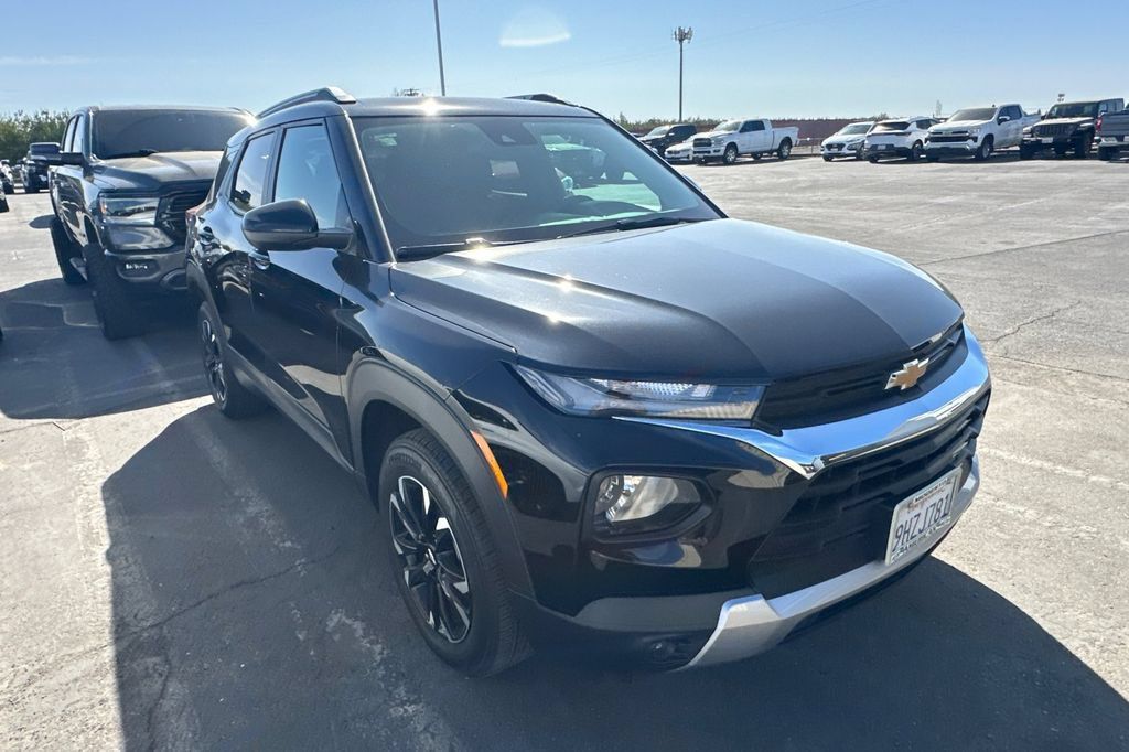 Used 2023 Chevrolet TrailBlazer LT w/ Convenience Package AWD/4WD image 2